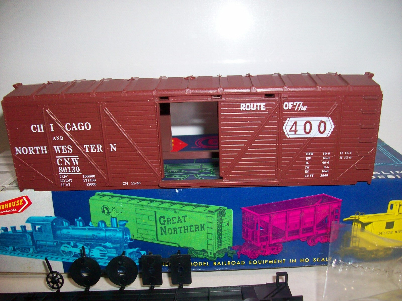 HO Scale Roundhouse 1028 Truss-Boxcar C & N.W Car KIT Lot#0556