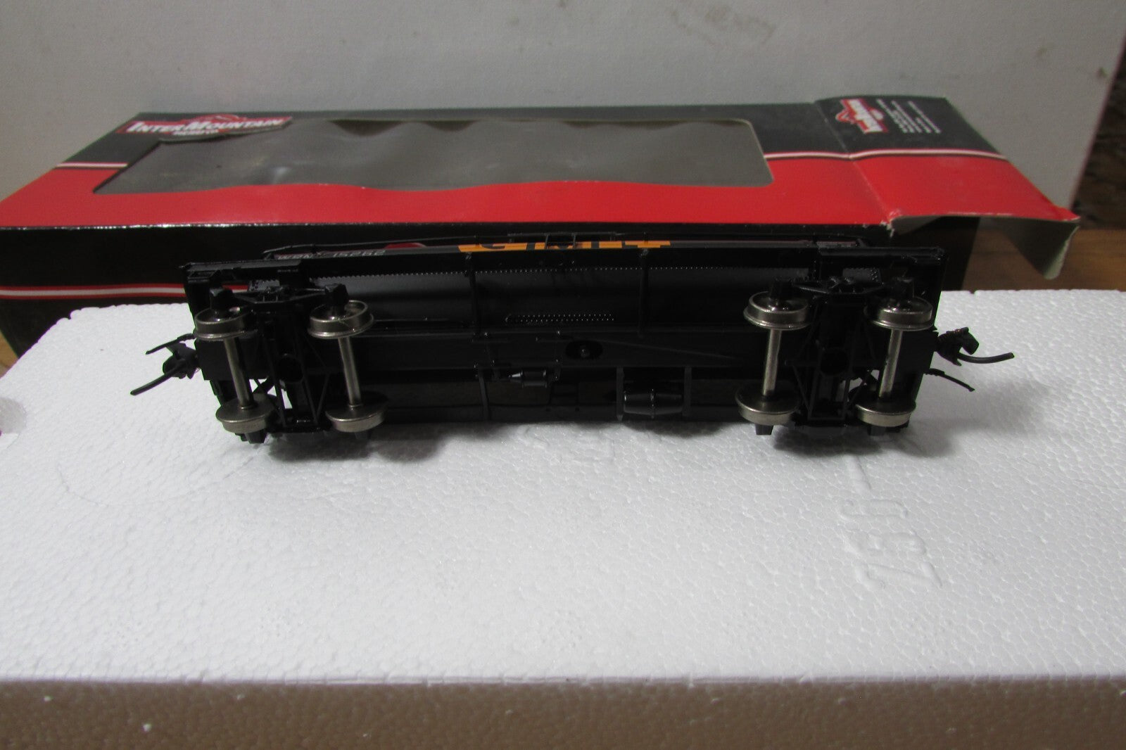 HO Scale InterMountain 46203-28 10.000 Gallon Tank Car Gulf # 15262 Lot#4143