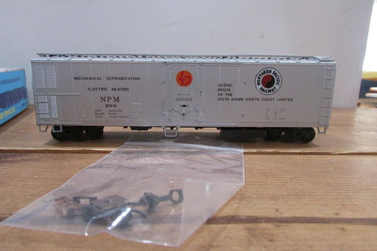 HO Scale Athearn 50' Reefer Car Northern Pacific Railway Lot#3801