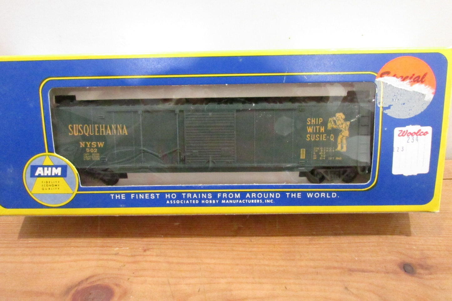 HO Scale AHM 5422F 50ft Combination Box Car Susquehanna