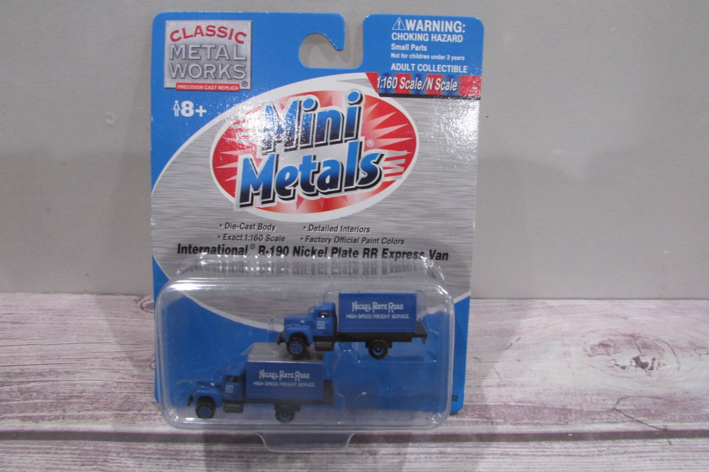 N Scale CMW 50252 International R-190 Nickel Plare RR Express Van