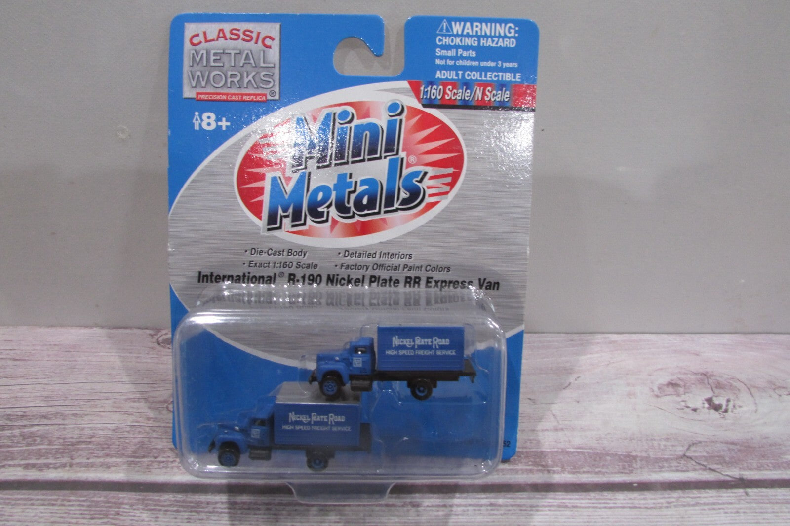 N Scale CMW 50252 International R-190 Nickel Plare RR Express Van
