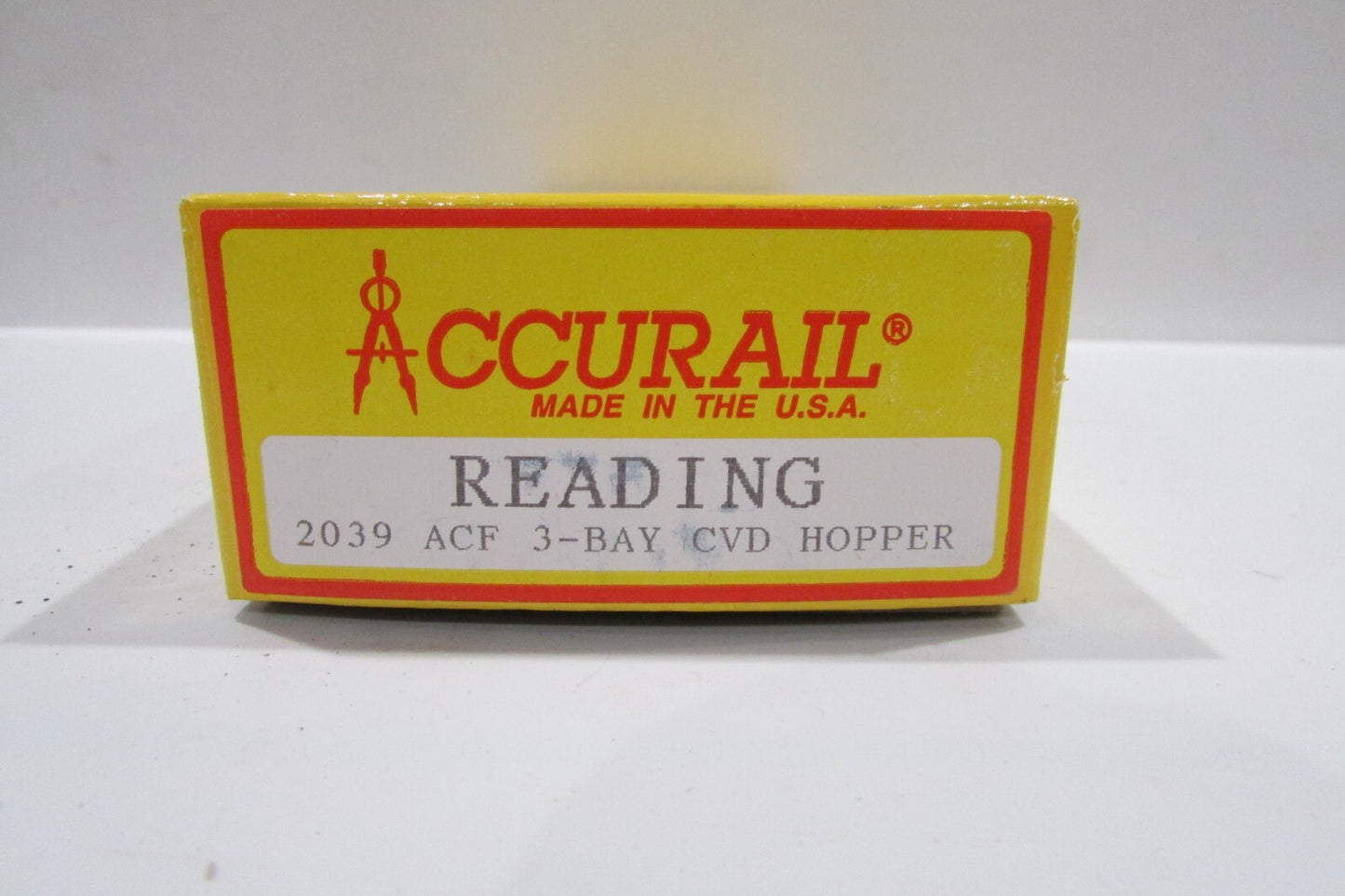 HO Scale Accurail 2039 ACF 3Bay Covered Hopper READING #79903