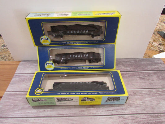 HO Scale AHM 5536 (3) Gondolas Black Cars with Black Load Reading Lot#3565