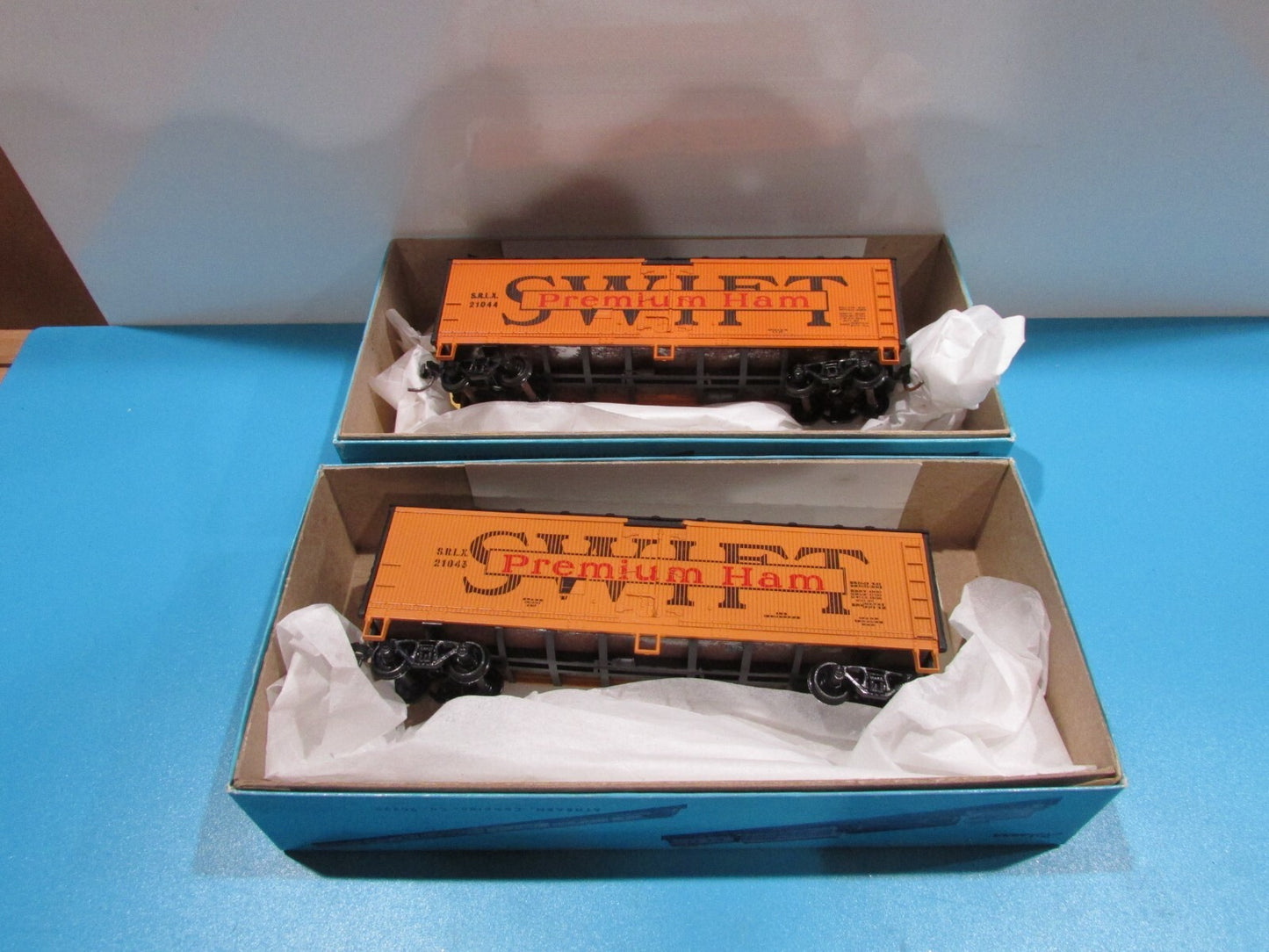 HO Scale Athearn (2) Swift Premium Ham Reefer Cars Lot#0997