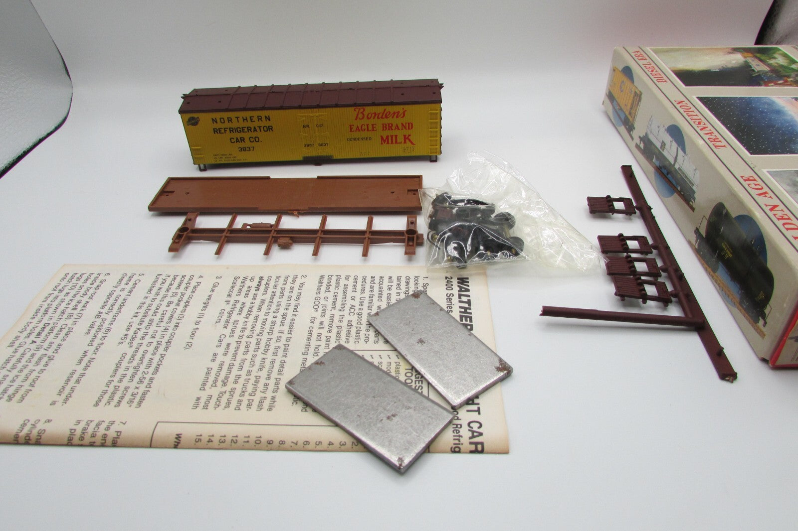 HO Scale Walthers 932-2482 40ft Reefer Wood End Borden WAL4672