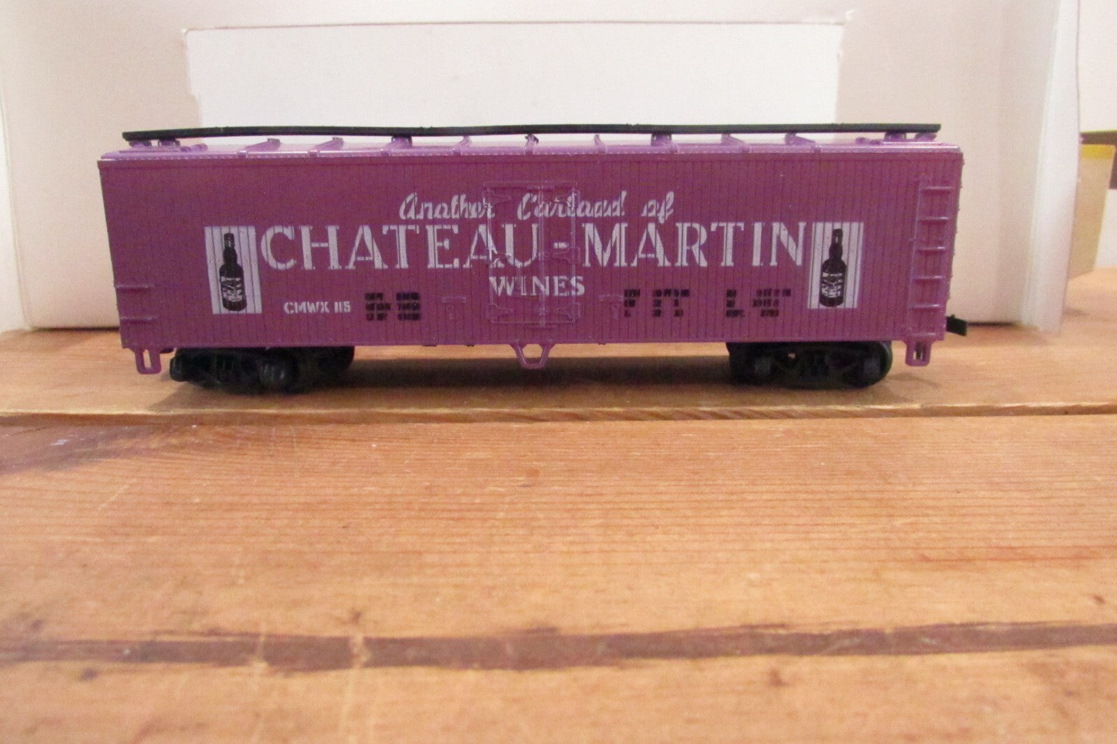 HO Scale AHM 5296K Private Owner Reefer "Chateau-Martini Wines"