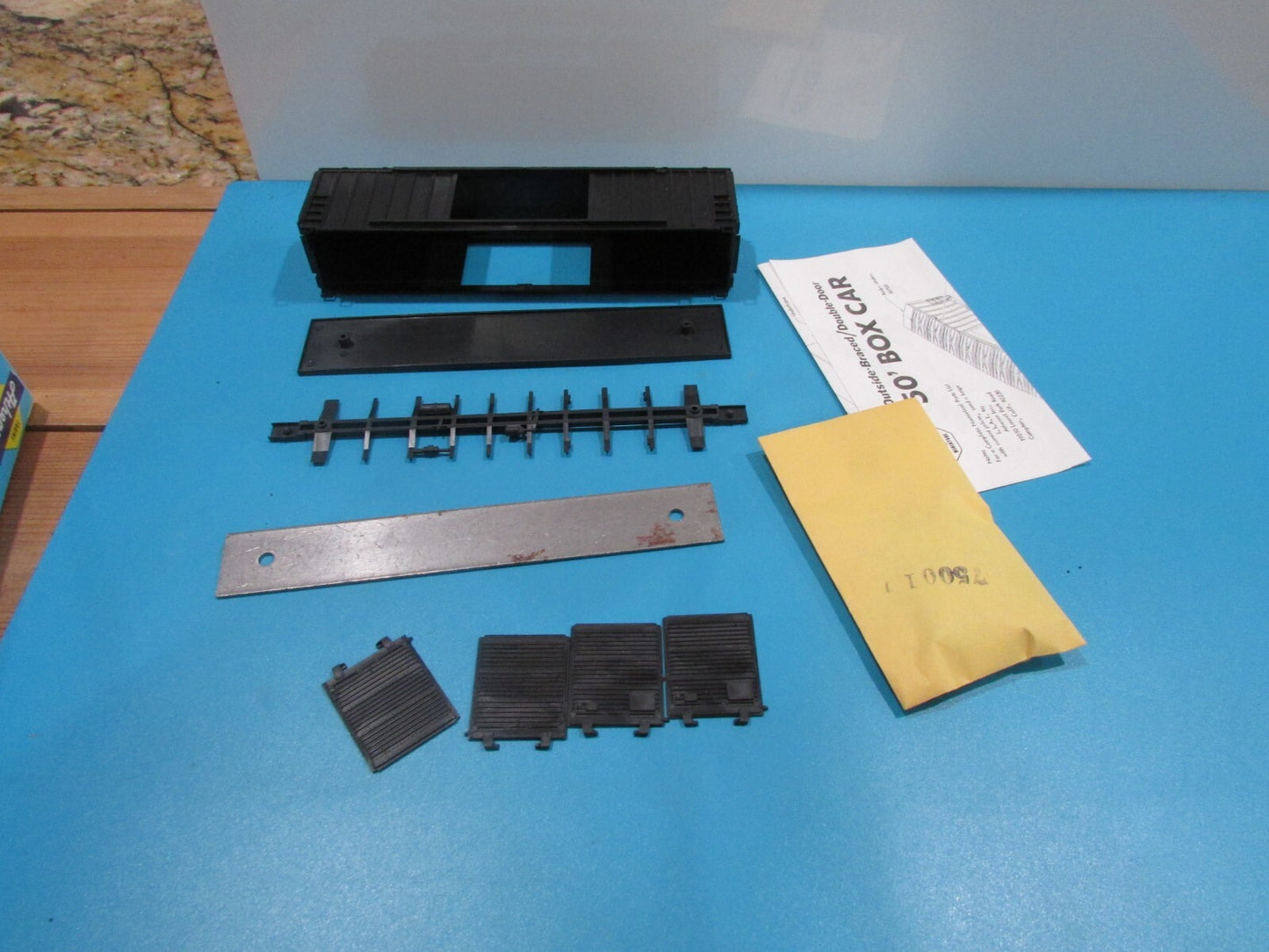 HO Scale Athearn (5) Assorted Freight Cars "Undecorated Cars" Lot#1171