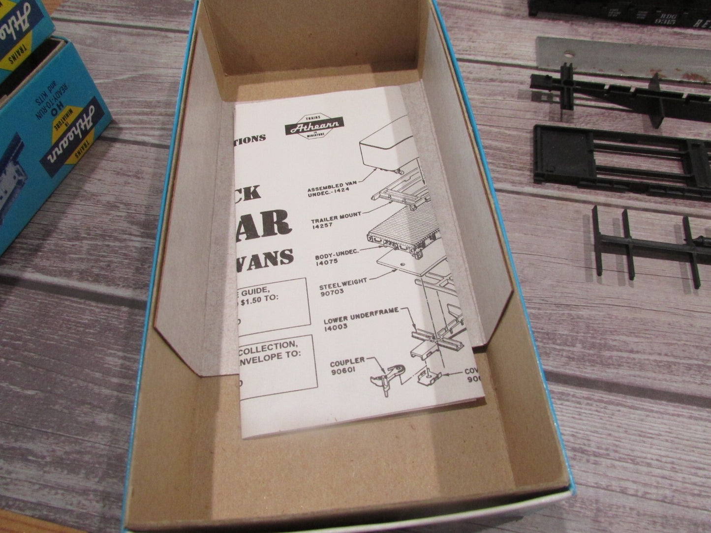 HO Scale Athearn 1402 50ft Flat Car Reading with 2  Trailers ATH5192