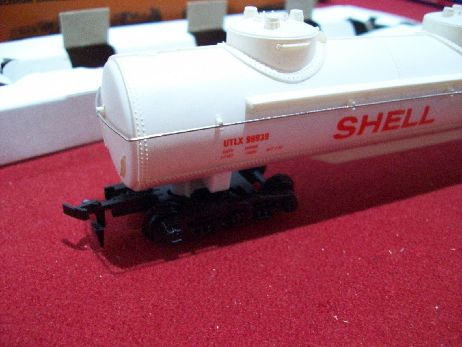HO Scale Tyco  Vintage Tank Car " Shell" TPC/2 Lot#0443