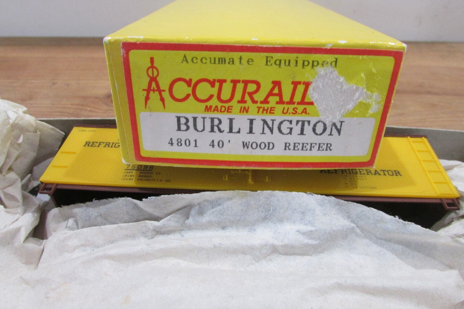 HO Scale Accurail 4801 40' Wood Reefer Kit Burlington