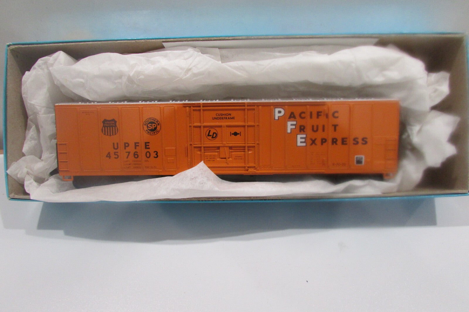 HO Scale Athearn 5465 57ft Reefer Car Pacific Fruit Express #UPFE 457603
