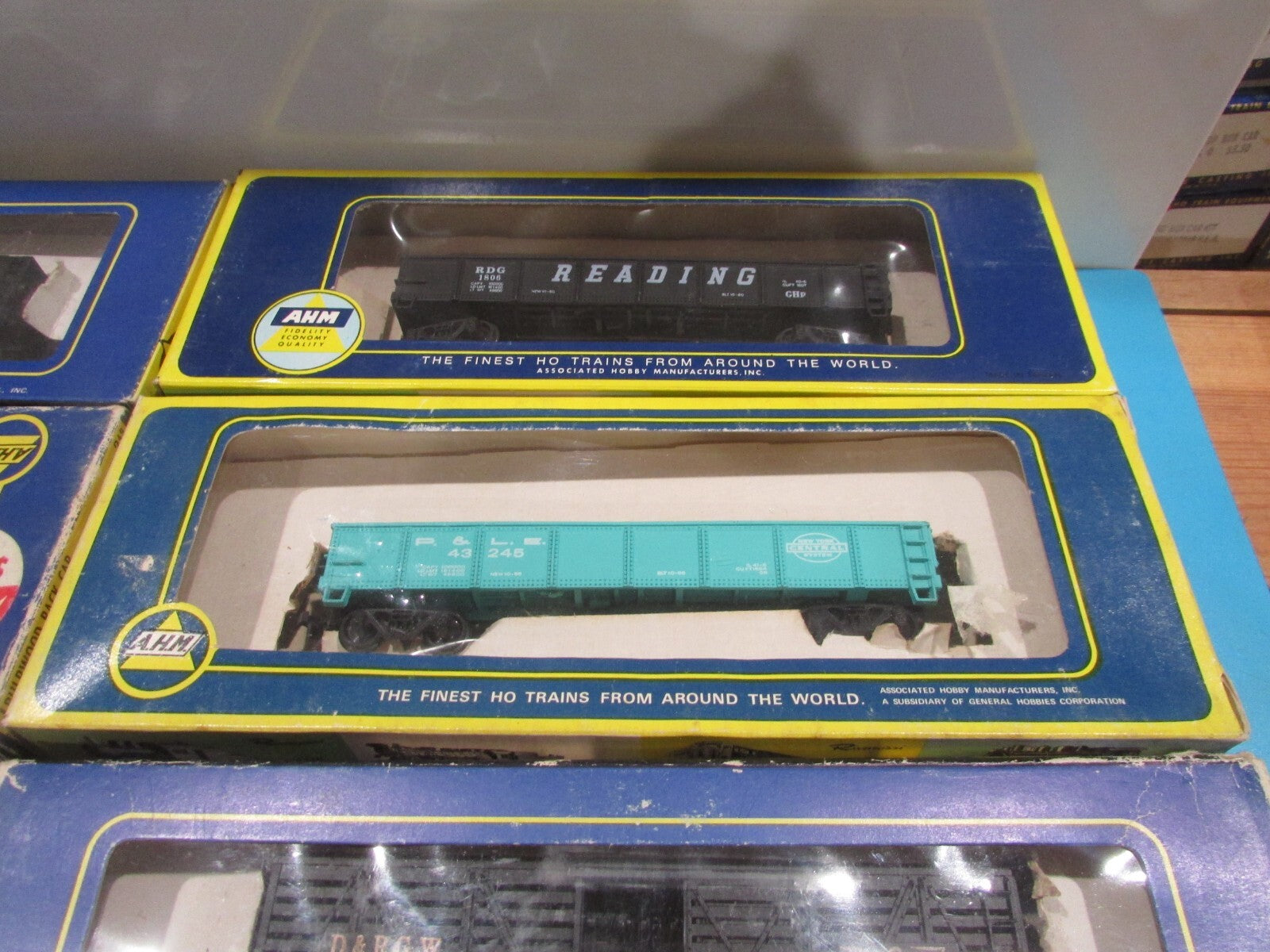 HO Scale AHM (8) Assorted Freight Cars Lot#2319