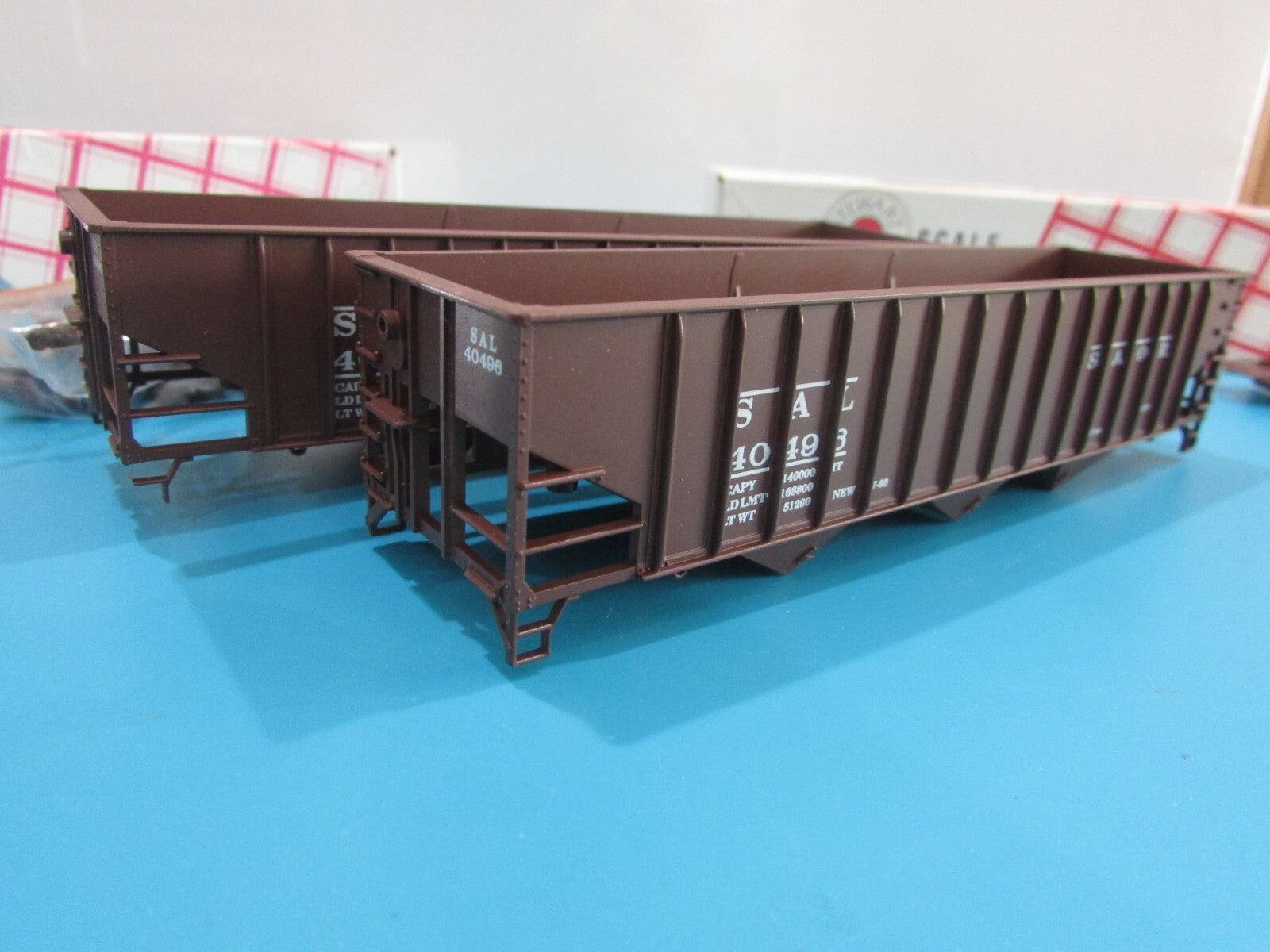 HO Scale Stewart Hobbies (2) 70Ton 3Bay Hooper Cars SAL  Lot#0891
