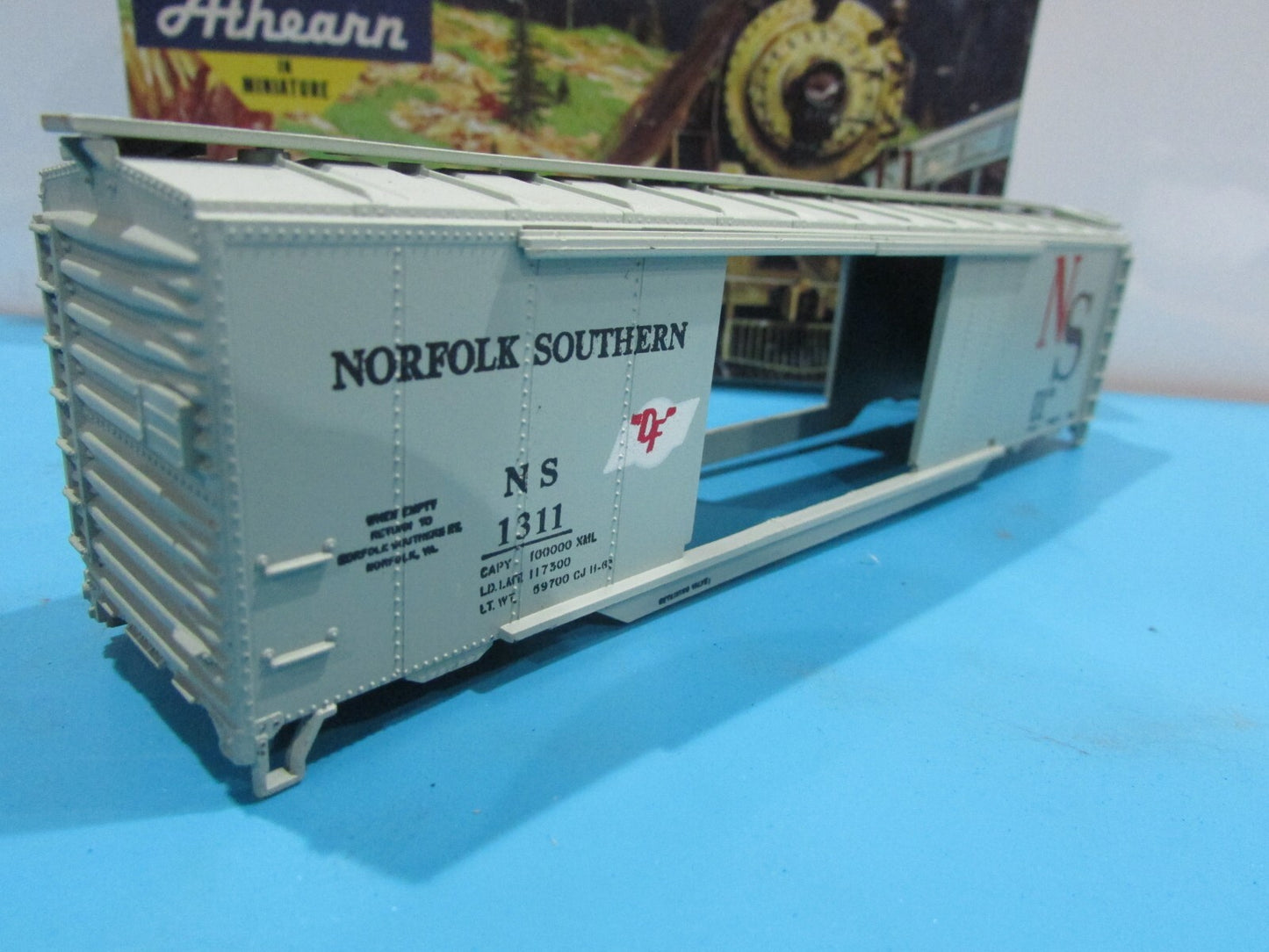 HO Scale Athearn 1308 Norfolk & Southern 50ft DBL DR Auto Car Kit Lot#0936