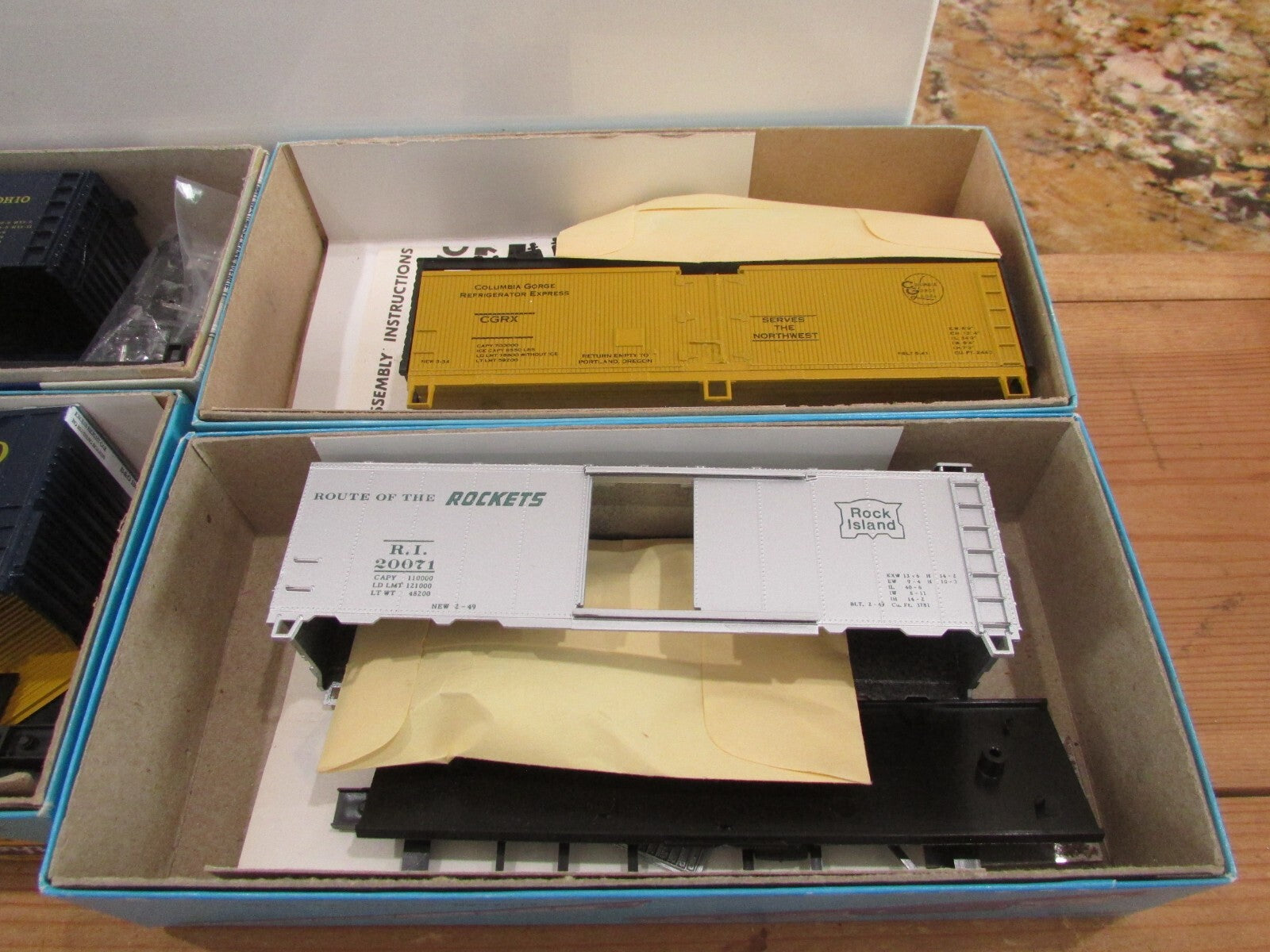 HO Scale Roundhouse & Athearn Assorted Freight Cars Kits (9) Lot#1986