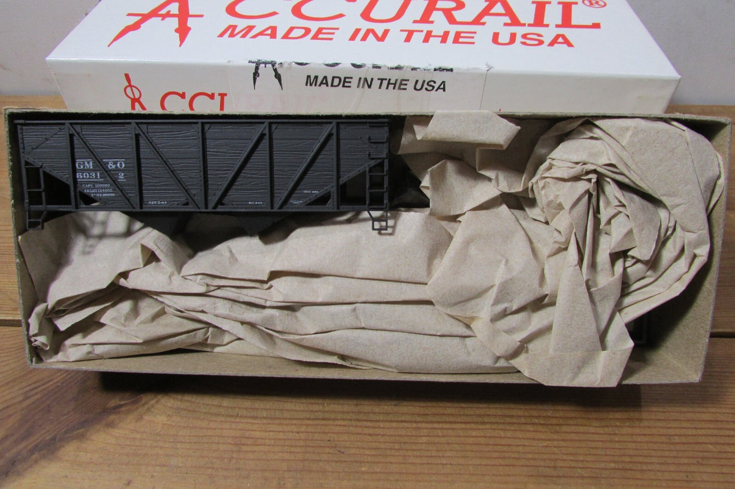 HO Scale Accurail 2719 3Pack Wood Side Hopper GM & O  Lot#3735