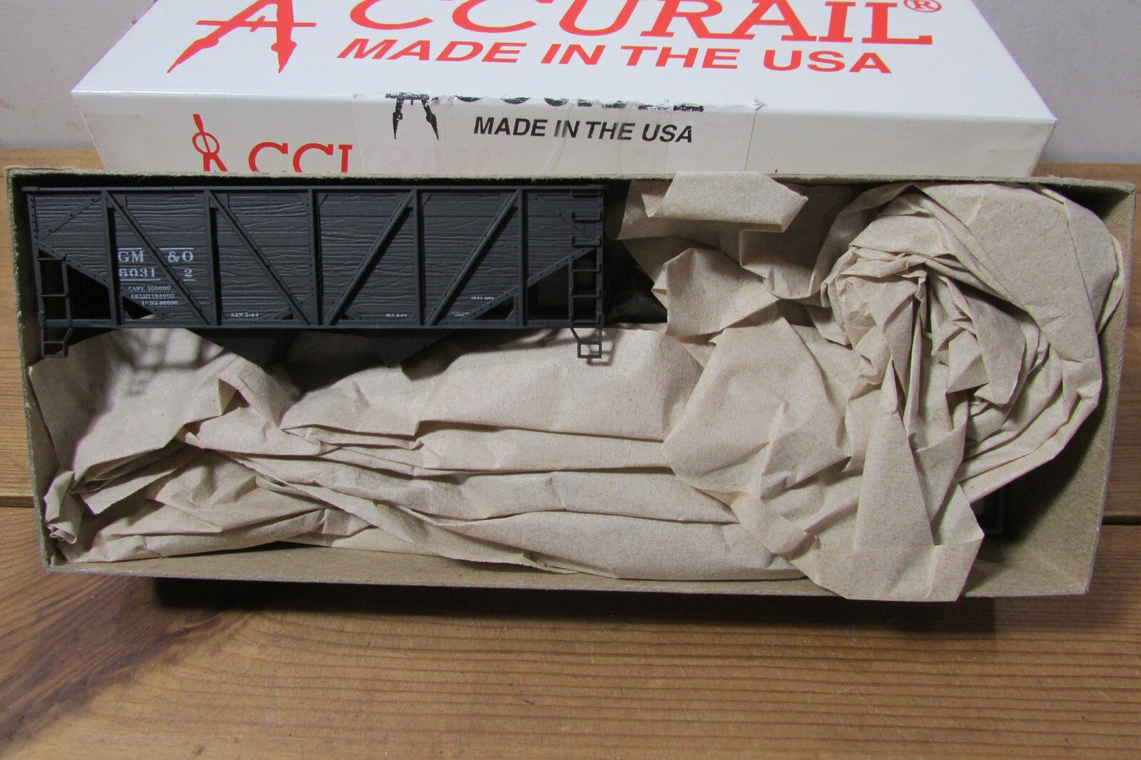 HO Scale Accurail 2719 3Pack Wood Side Hopper GM & O  Lot#3735