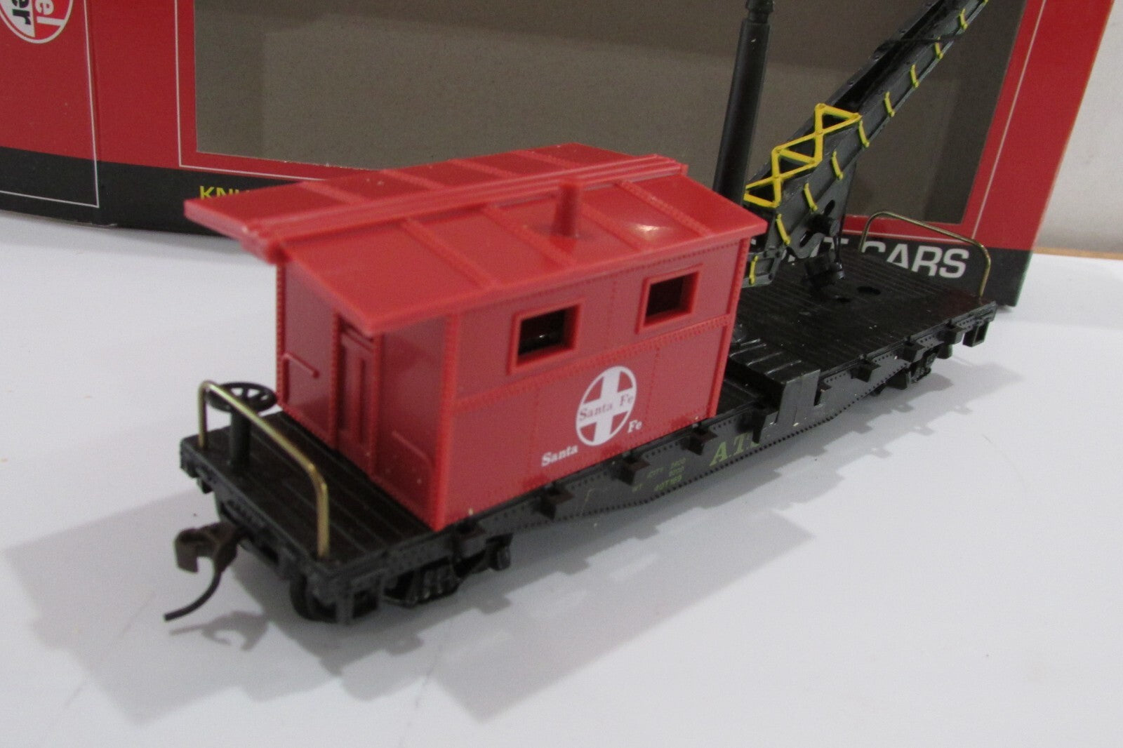 HO Scale Model Power 98191 40' Work Caboose w/Crane ATSF