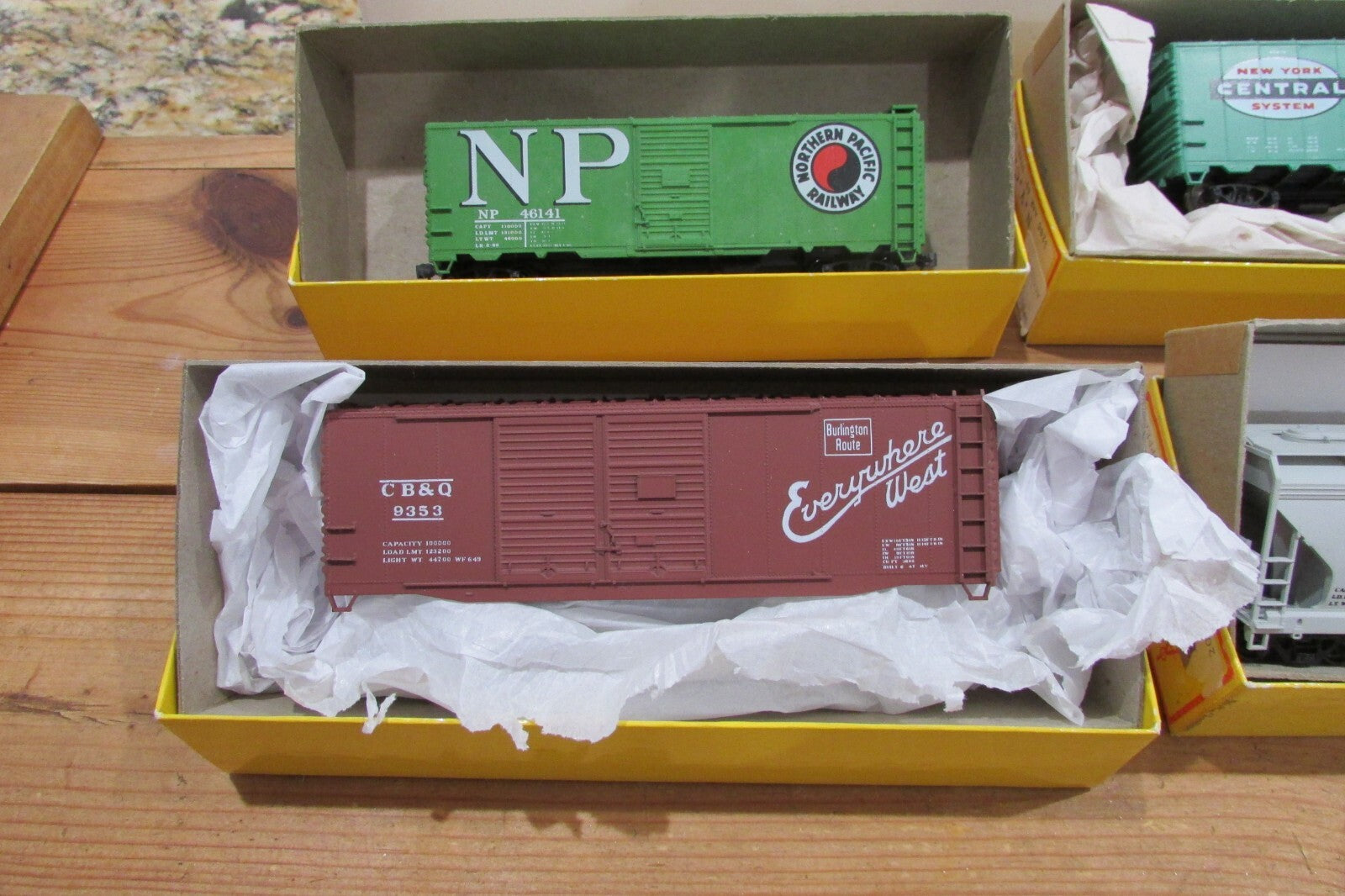 HO Scale Accurail (4) Assorted Freight Cars Kit/RTR Lot#3996