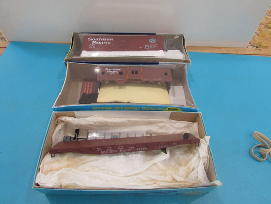 HO Scale Assorted Freigth Cars Kits Southern Pacific  Lot#1615
