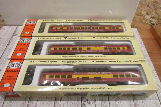 HO Scale Con-Cor (3) Royal American Shows Passenger Cars Kits  Lot#3335