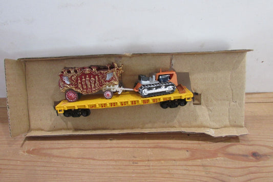 HO Scale Life-Like T587 Fivegraces Bandwagon Car with Tractor Lot#3755