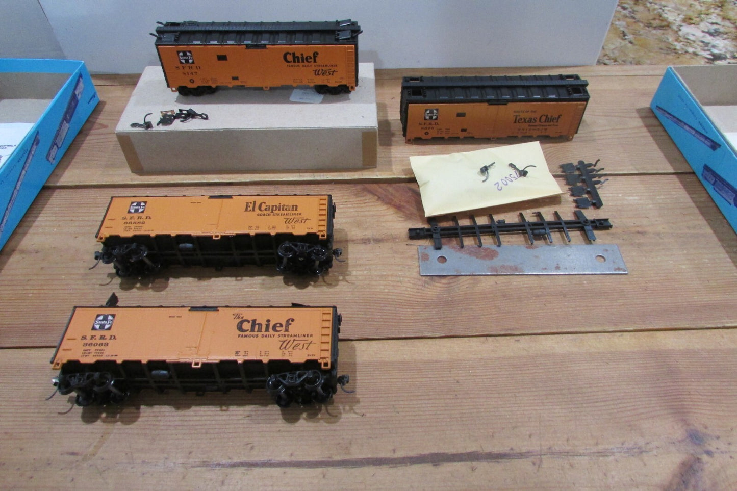 HO Scale Athearn (4) Assorted Freight Cars 40ft Reefer ATSF Lot#4228