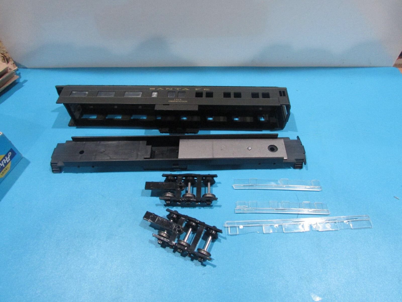 HO Scale Athearn Observation Passenger Car Kit Santa Fe  Lot#2310