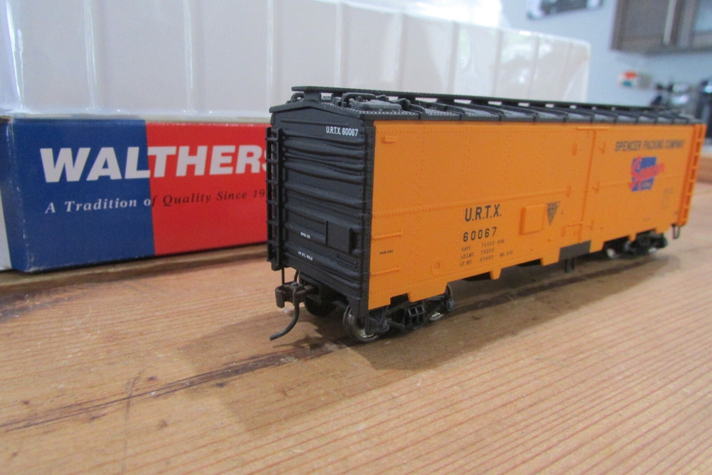 HO Scale Walthers 932-2590 40' Meat Reefer Spencer (URTX) #60067 WAL4579