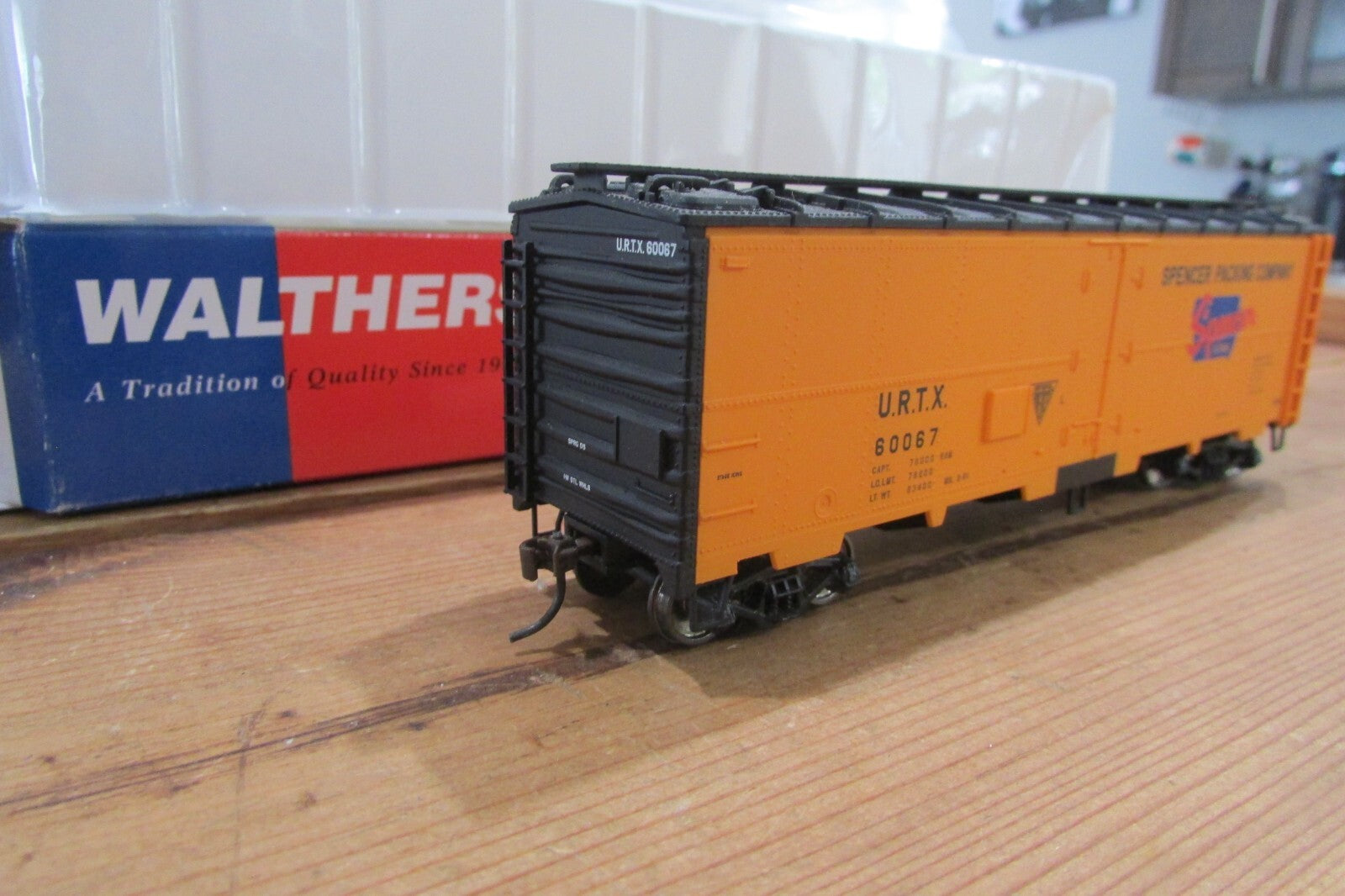 HO Scale Walthers 932-2590 40' Meat Reefer Spencer (URTX) #60067 WAL4579