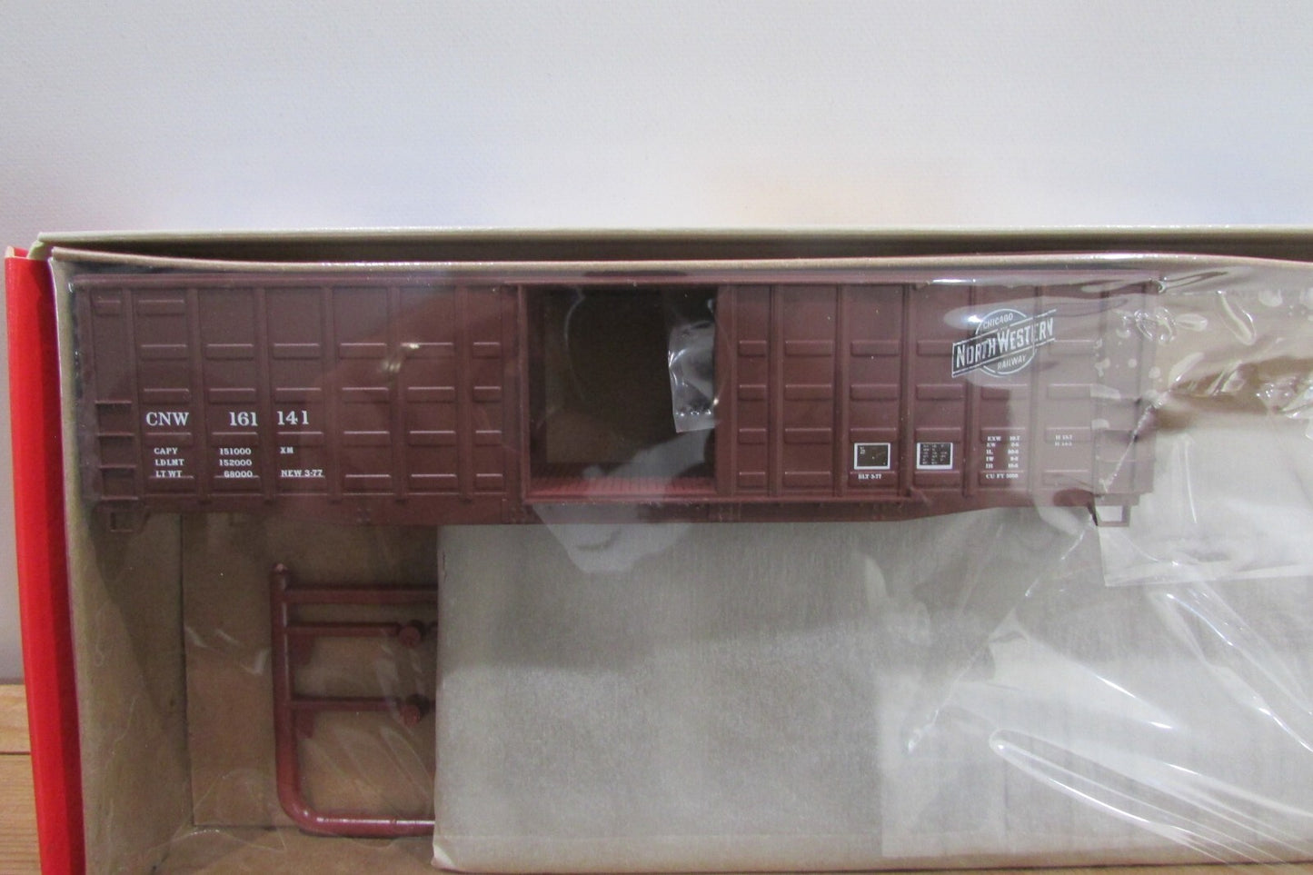 HO Scale Walthers 932-4703 (2) 50' Waffle Side Box Cars Kits CNW  Lot#3991