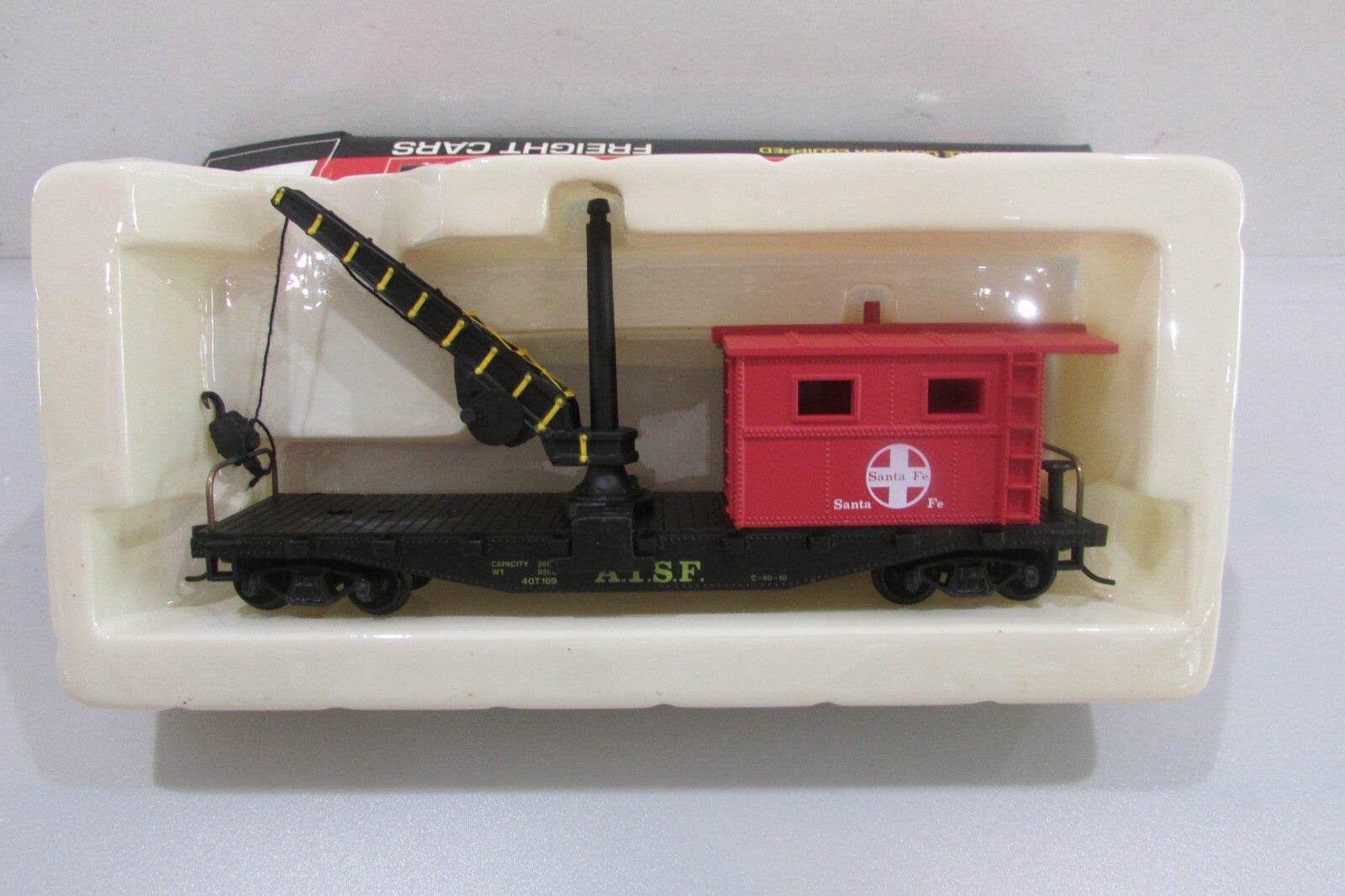 HO Scale Model Power 98230 & 98191 A.T.S.F  Freight Cars Lot#2786