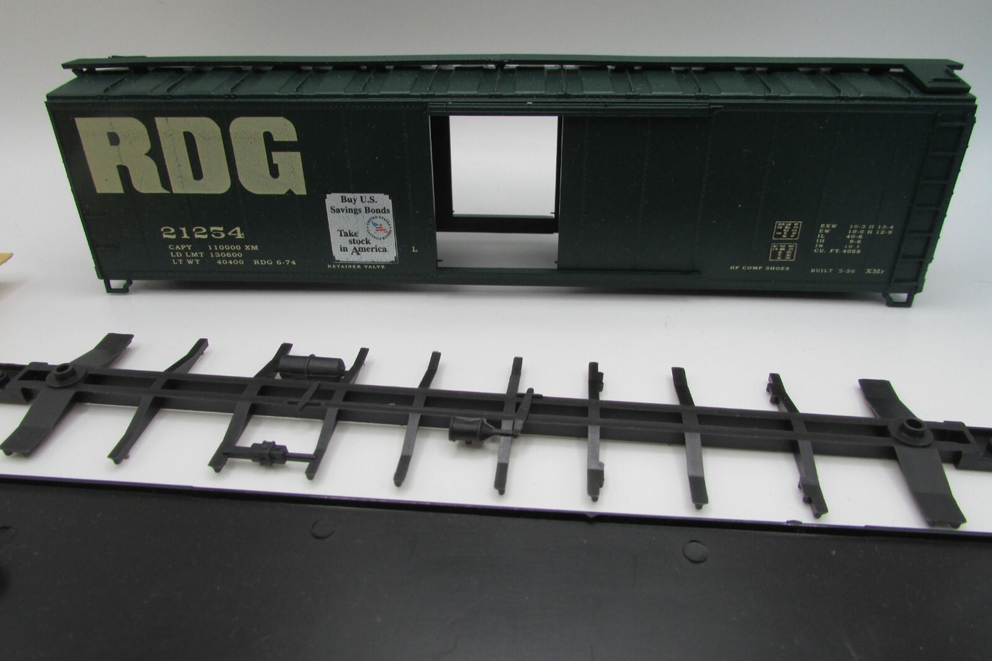 HO Scale Athearn/Bev-Bel Reading "Buy U.S. Savings Bonds 50' SD BoxCar ATH4676