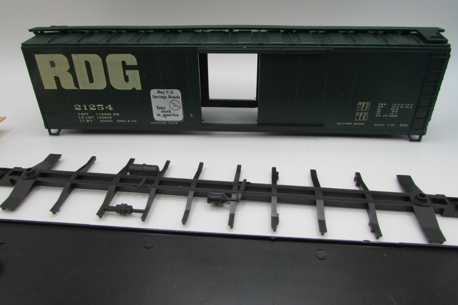 HO Scale Athearn/Bev-Bel Reading "Buy U.S. Savings Bonds 50' SD BoxCar ATH4676