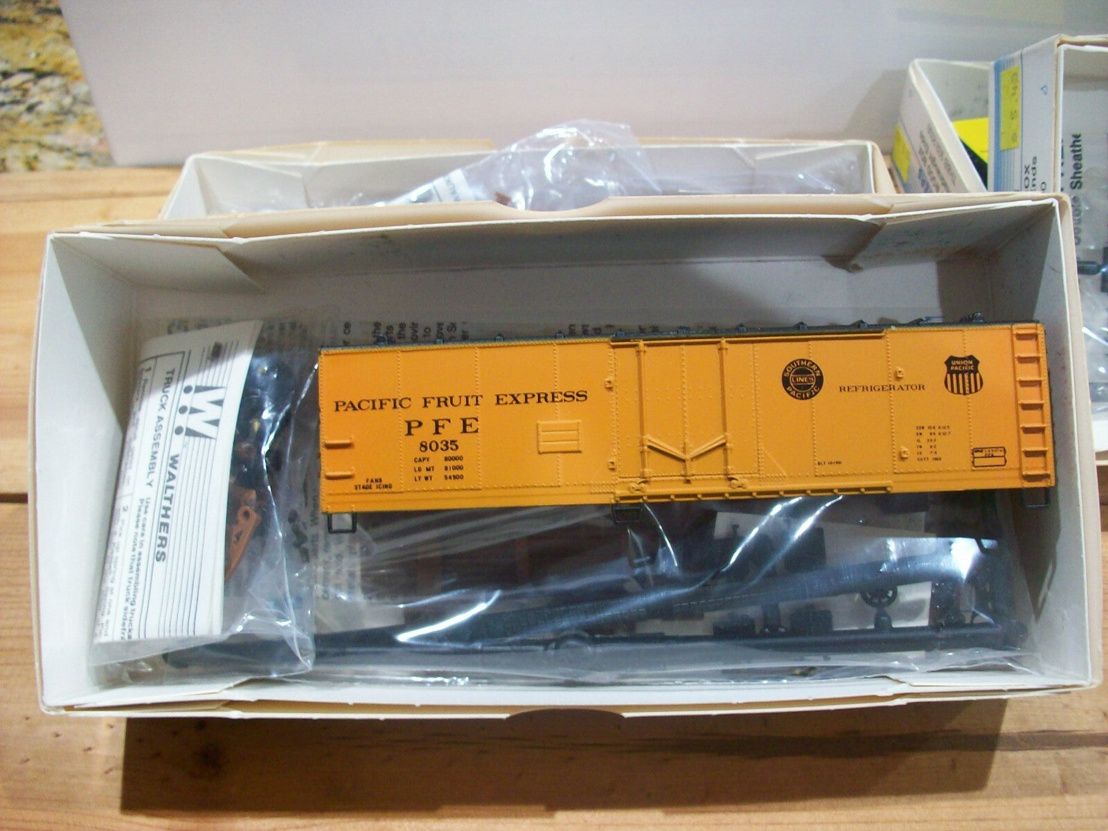 HO Scale (4 )Assorted Walthers Freight Cars Kits Lot#4069