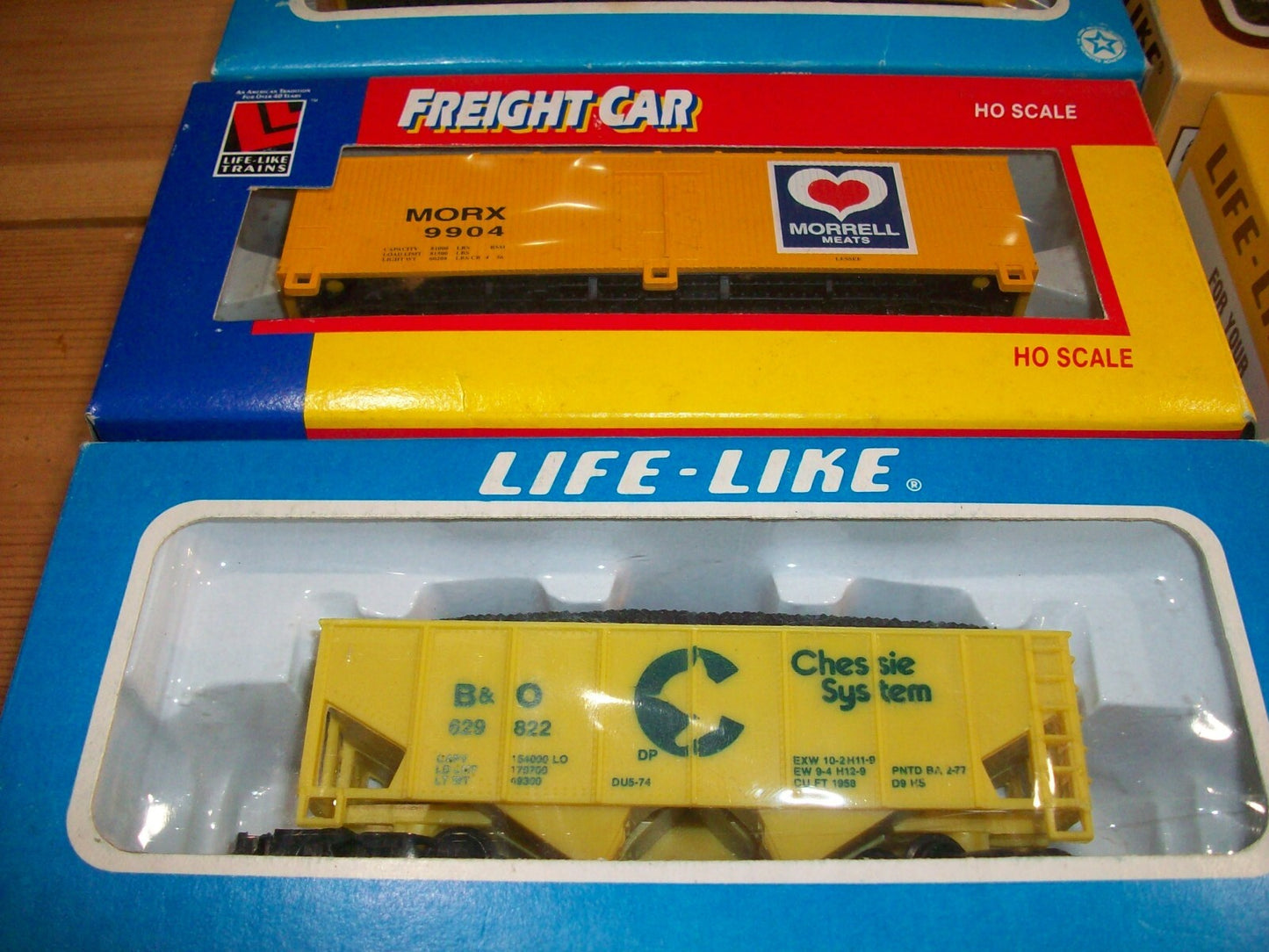 HO Scale Life-Like (9) Assorted Freight Cars in Box Lot#0471