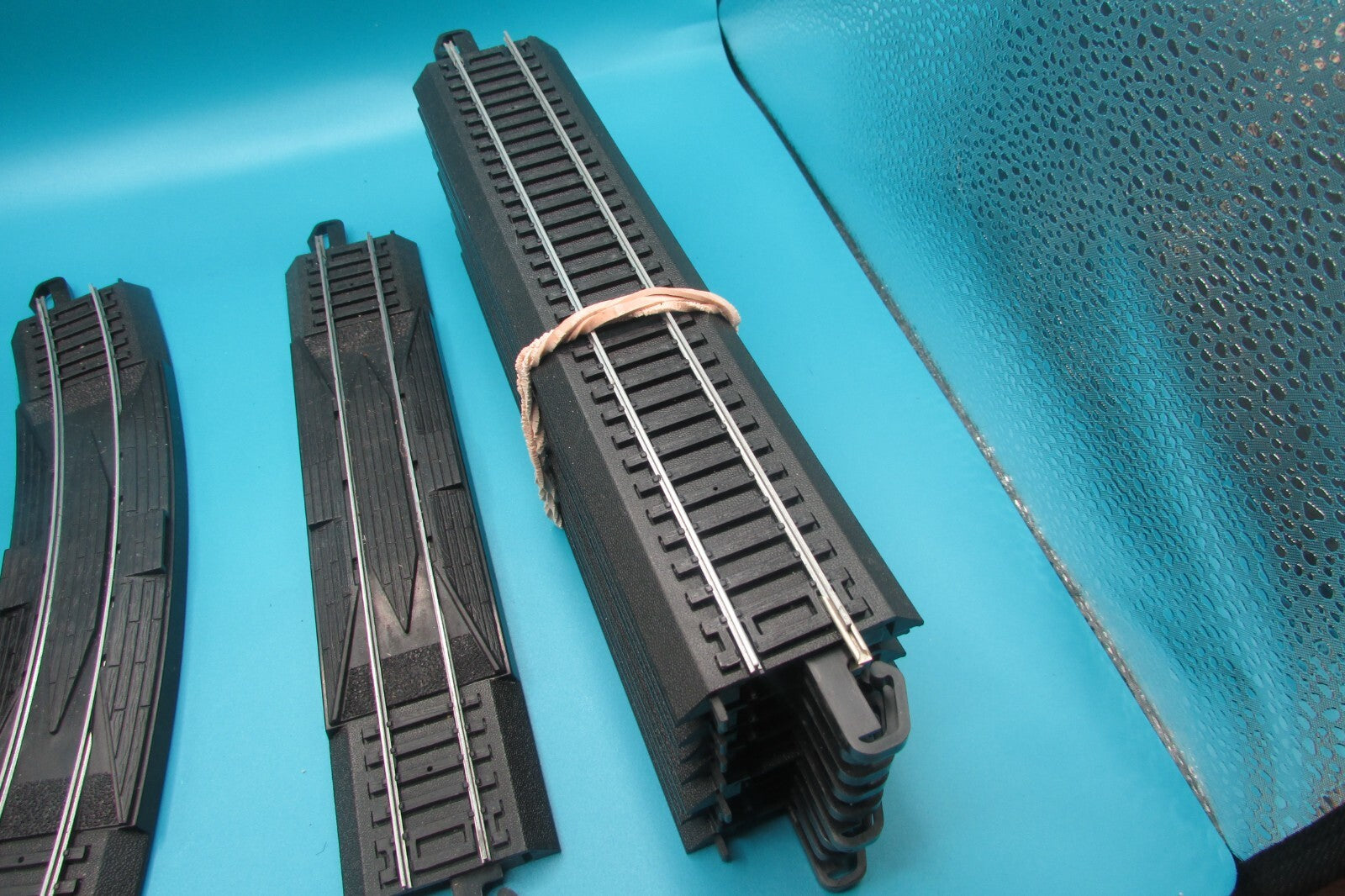 HO Scale Bachmann E-Z Track 30pcs Black Tracks Lot#4476