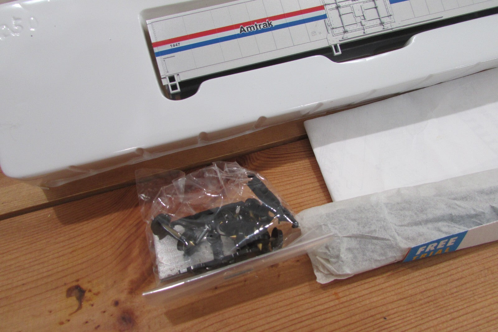 HO Scale Con-Cor 60ft Mail Handling Car Amtrak #1447 Lot#0026
