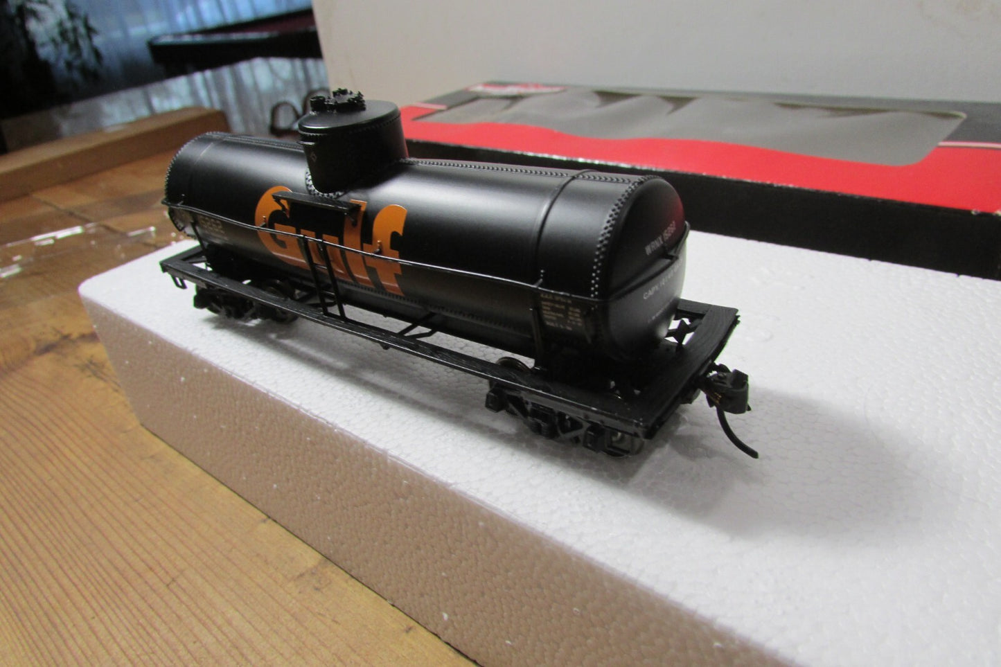 HO Scale InterMountain 46203-28 10.000 Gallon Tank Car Gulf # 15262 Lot#4143
