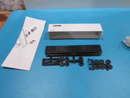 HO Scale Accurai 9914 45' Higway Trailer "Redon" Kit