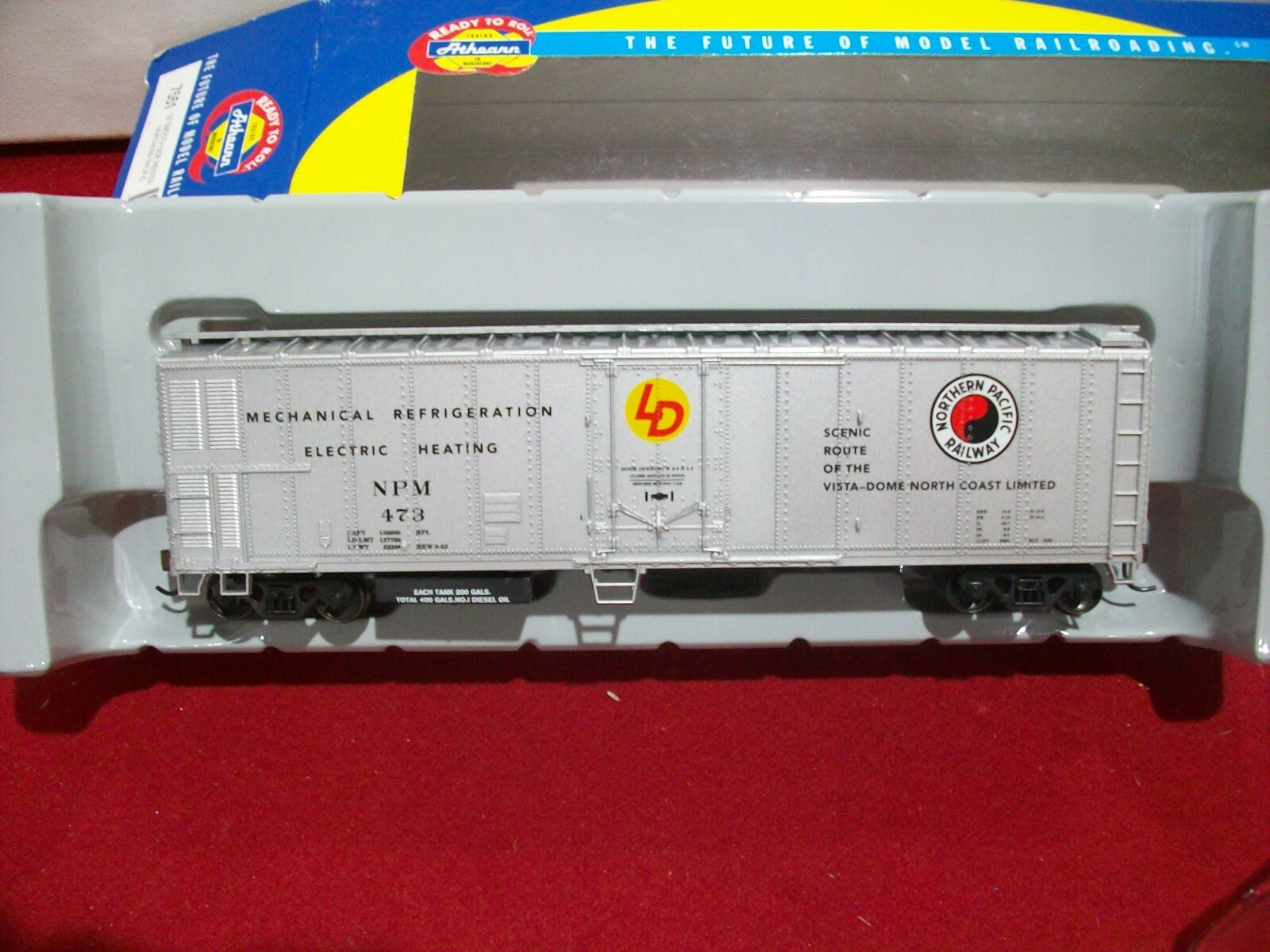 HO Scale Athearn 7551 50' Smooth Side Reefer Freight Car "Northern Pacific"
