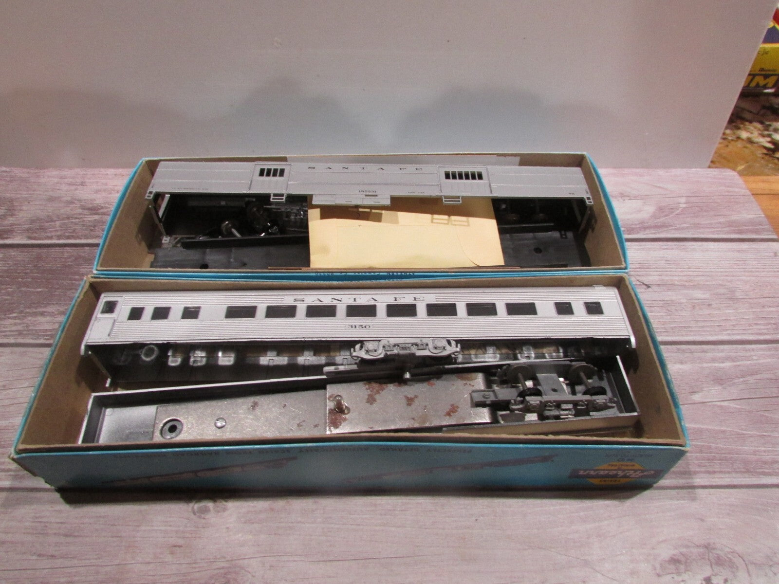 HO Scale Athearn (2) Passenger Car "Santa Fe" Kits Lot#3226