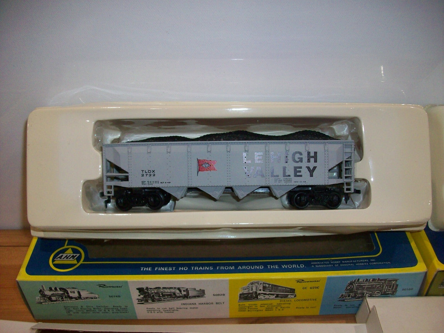 HO Scale AHM/Rivarossi Assorted (6) Freight Cars Lot#0412