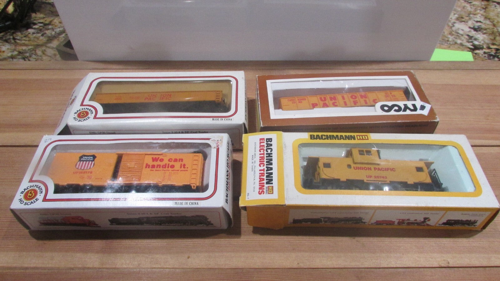 HO Scale (4) Assorted Freight Car Union Pacific LOT#0287