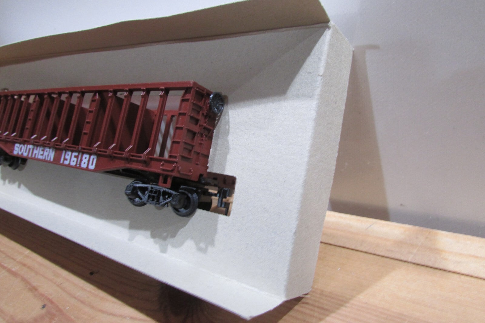 HO Scale AHM 5392G Pulpwood Rack Car Southern #196180