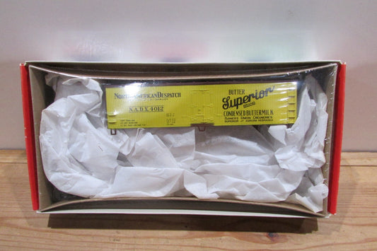 HO Scale Walthers  932-2483 40' Reefer Wood End Butter Superior Lot#4009