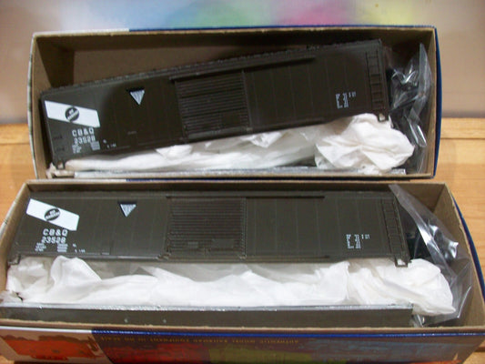 HO Scale (2)RoundHouse 50'FT Boxcar "CB & Q" Lot#0511