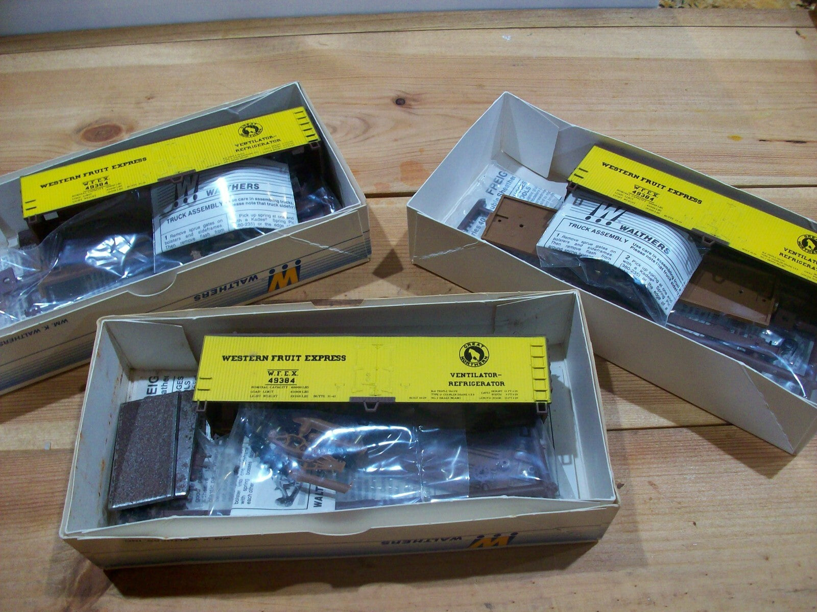 HO Scale Walthers 932-2303 (3) 40'DS Wood Reefer Freight Cars GN Lot#4070