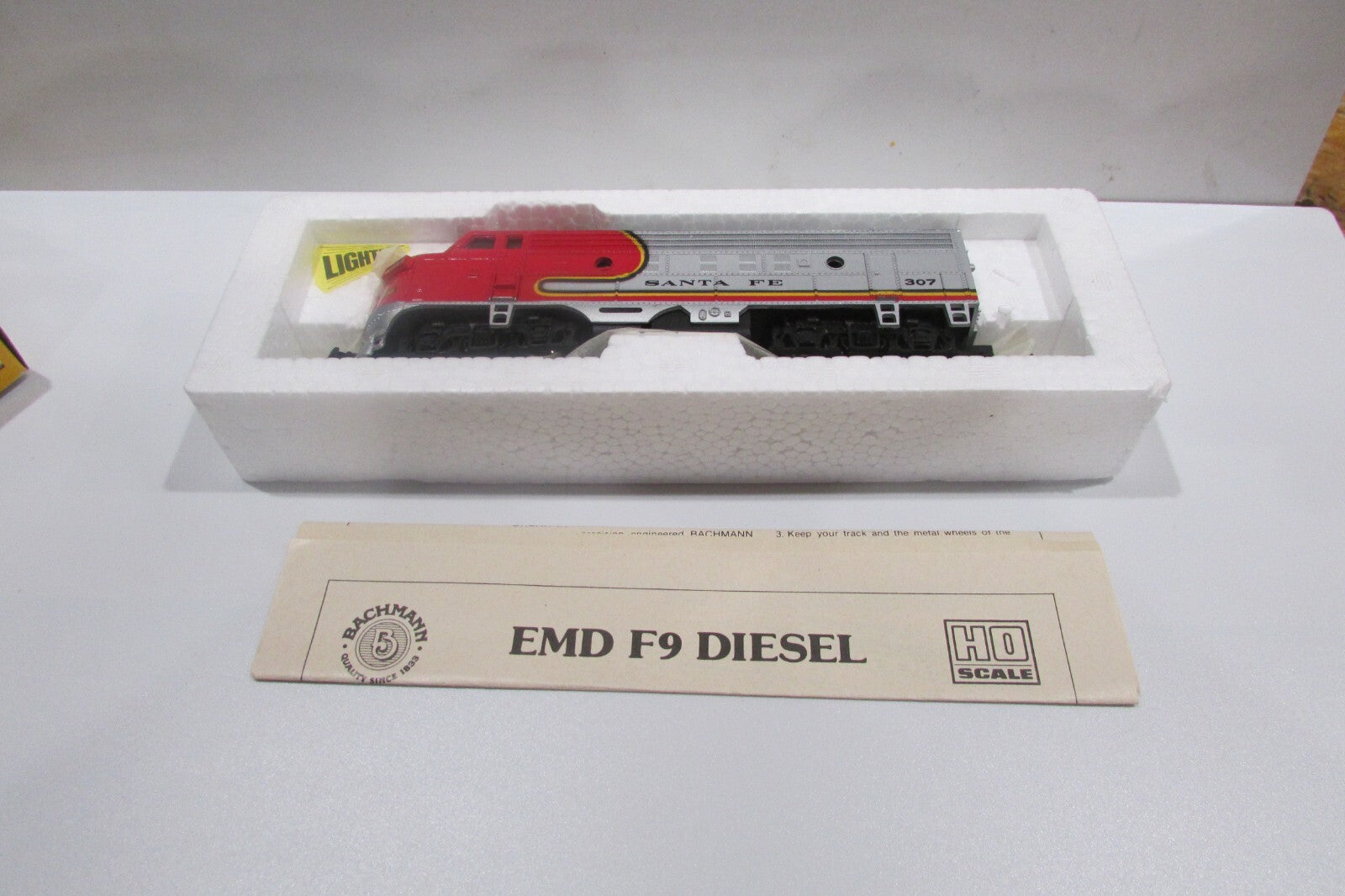 HO Scale Bachmann 41-615-02 EMD F9 Diesel Locomotive Santa Fe Lot#2816